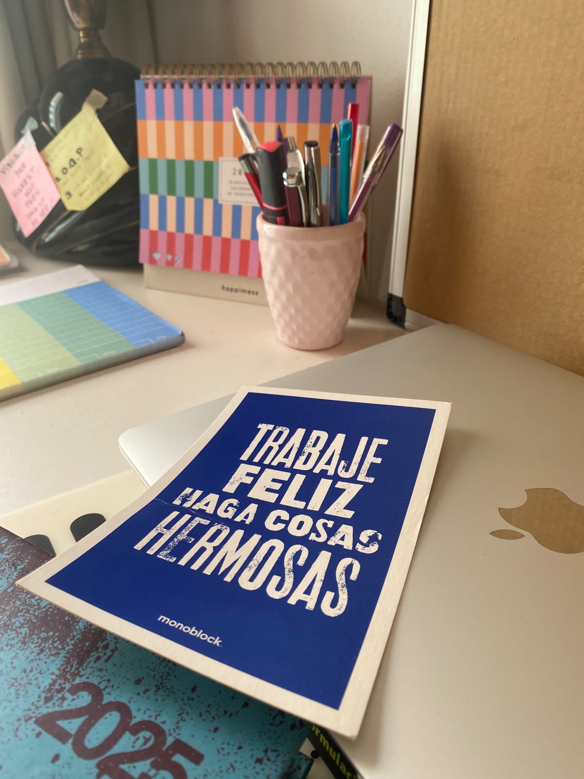 Escritorio creativo de trabajo